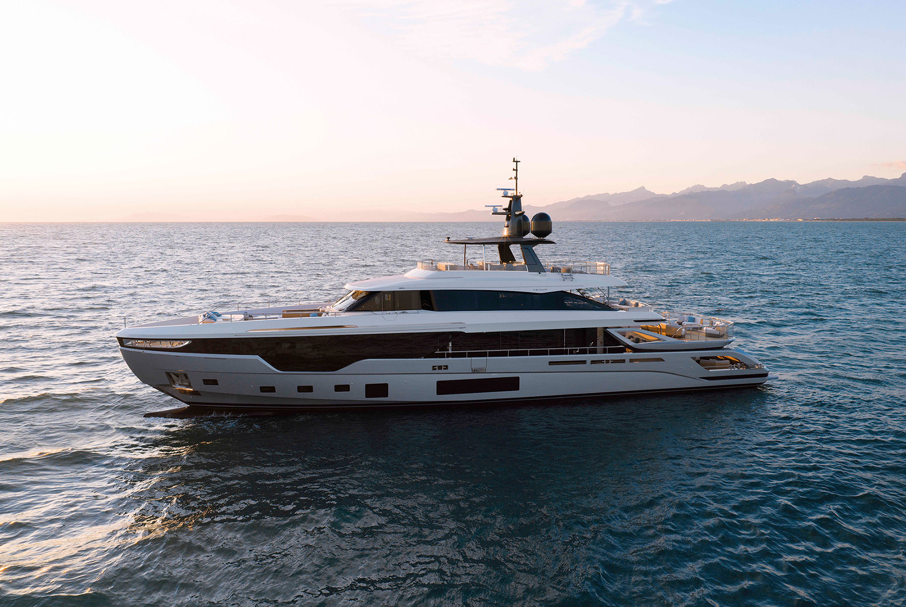 AZIMUT GRANDE 38 METRI TRIDECK
